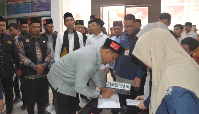 UAS Antar Syech Fadhil Rahmi Mendaftar Balon DPD RI ke KIP Aceh