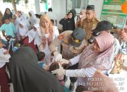 Kapolsek Pulo Aceh Dampingi Dharma Wanita Aceh Dalam Kegiatan Imunisasi Balita