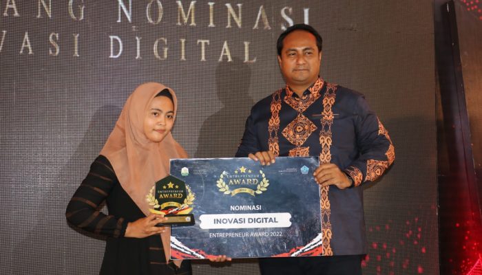 Kapolres Pijay Turut Serahkan Penghargaan Kepada Nominasi Entrepreneur Award 2022