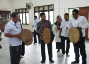 Ketua DPRK Serahkan Peralatan Rapa-i untuk Sanggar Chit Ka Geunta Beurawe