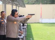 Pejabat Polda Aceh Kompak Latihan Menembak