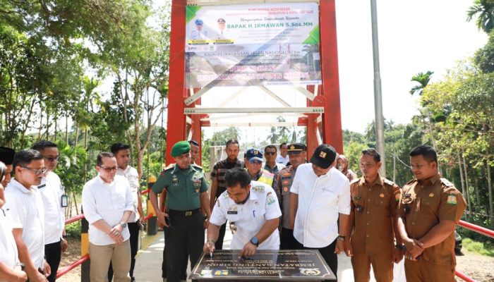 Gampong Siron Blang dan Siron Krueng Terhubung Jembatan Gantung, Iswanto dan Irmawan Ajak Masyarakat Bersyukur