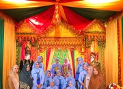 Ketua PIA Ardhya Garini  Borong Produk Kerajinan Dekranasda Aceh Besar