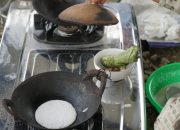 Tradisi “Toet Apam” Bulan Rajab di Aceh Besar