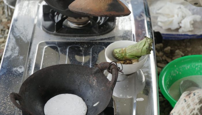 Tradisi “Toet Apam” Bulan Rajab di Aceh Besar