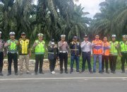 Kasat Lantas Polres Aceh Tamiang Dampingi Tim Provinsi Lakukan Supervisi Di lokasi Banjir Dan Longsor