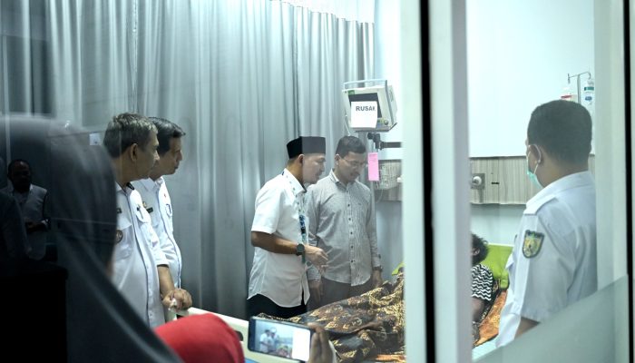 Farid Nyak Umar Rujuk Warga Penderita Autoimun ke RSU Meuraxa