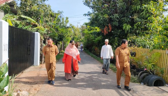 Sahuti Permintaan Warga, Tati Meutia Asmara Minta Dinas PUPR Perbaiki Jalan Berlubang di Gampong Lam Ara