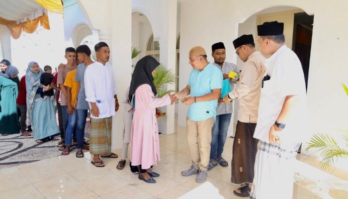 Ribuan Masyarakat Bersilaturrahmi ke Meuligoe Bupati Aceh Besar