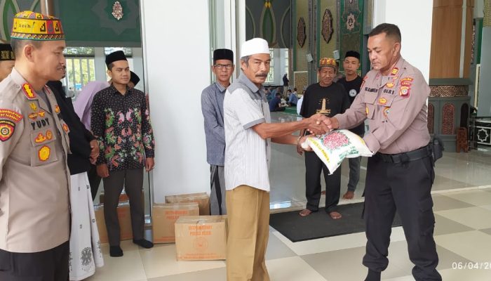 Dirpamobvit Salurkan Bantuan Kemanusiaan Untuk Pengurus Masjid Babuttaqwa Polda Aceh