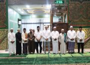 Kapolda Aceh, Wakapolda Aceh Dan PJU Polda Aceh Sholat Tarawih di Masjid Babuttaqwa