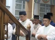 Kapolda Aceh Bersama Masyarakat Padati Masjid Babuttaqwa Tunaikan Sholat Tarawih
