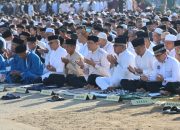 Kapolda Aceh Sholat ied di Lapangan Blang Padang