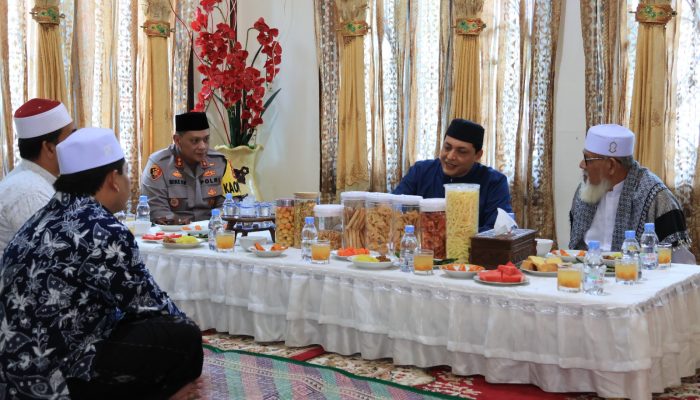 Dalam Suasana Lebaran, Kapolda Aceh Silaturahmi ke Ulama