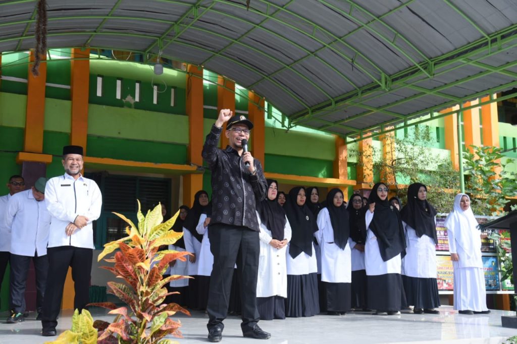 Anggota DPRK Membuka kegiatan Ekstrakurikuler di MIN 5 Banda Aceh