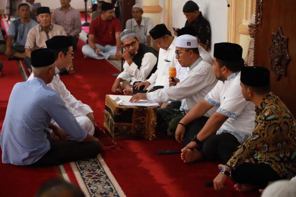 Pj Bupati Aceh Besar Saksikan Pensyahadatan Warga Tionghoa di Masjid Al Jihad Montasik
