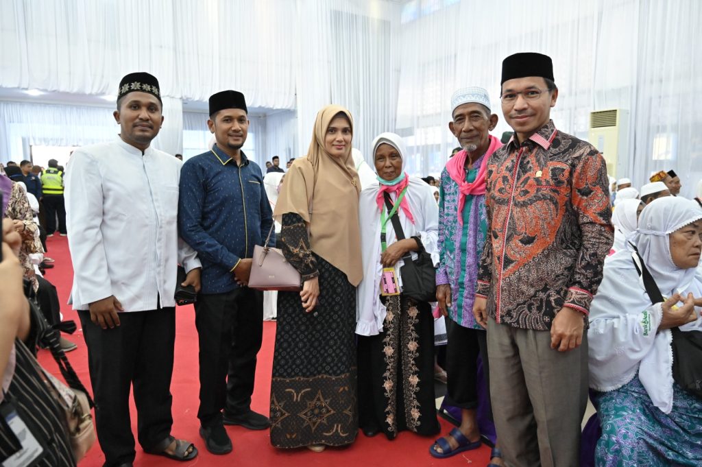 Lepas Jamaah Haji, Ketua DPRK Minta Doa Keberkahan untuk Banda Aceh
