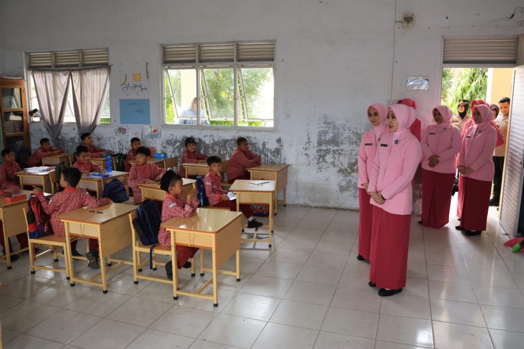 Ketua PD Bhayangkari Aceh Kunjungi SD Bhayangkari Kota Banda Aceh