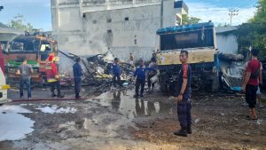 Kebaran di Lhueng Bata, Haguskan Gudang dan Satu Unit Truck Barang