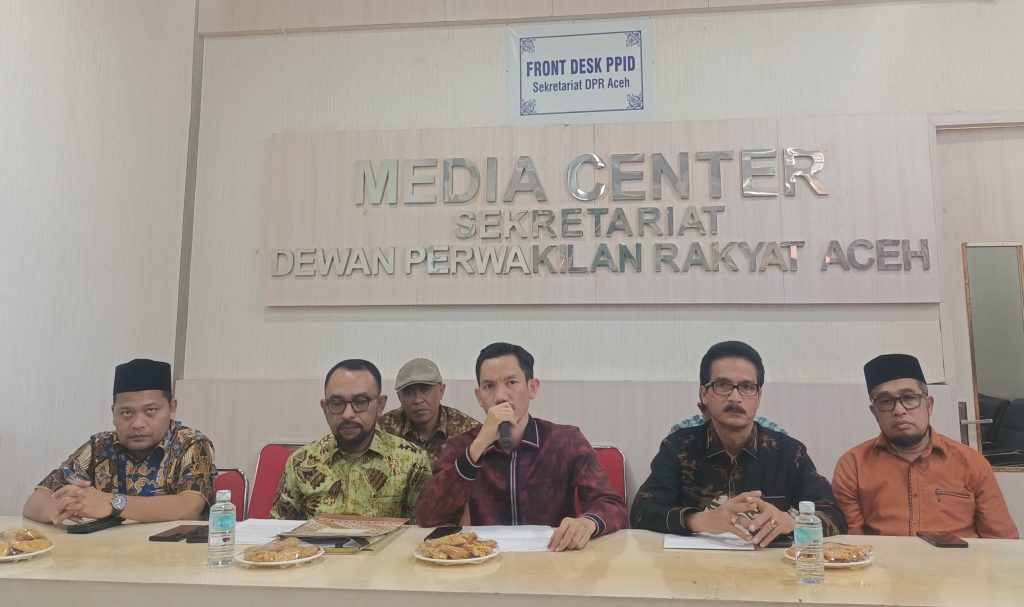 Seluruh Fraksi di DPRA Kompak Usulkan Bustami Hamzah ke Mendagri Sebagai Pj Gubernur Aceh