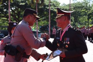 Kapolres Aceh Besar Pimpin Upacara Kenaikan Pangkat dan Pelepasan Purna Bakti