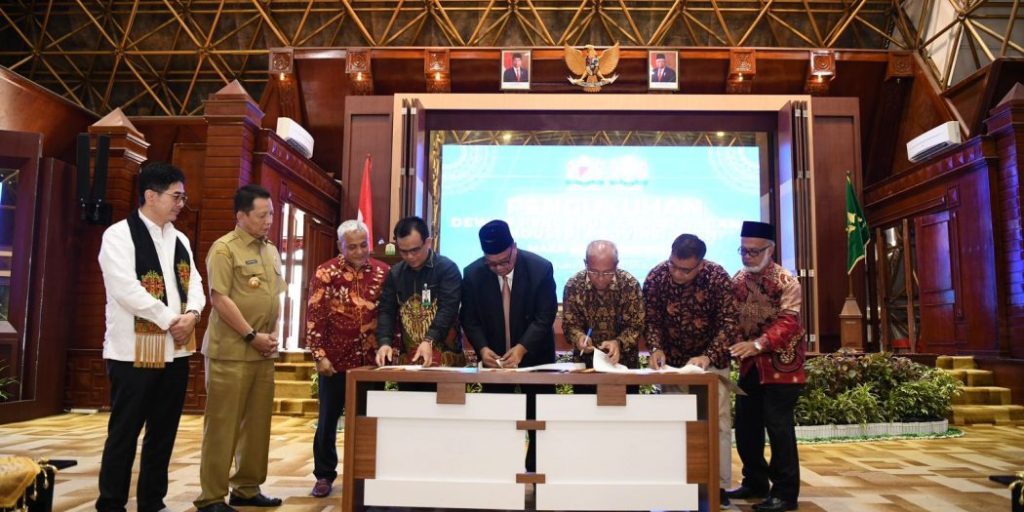 Gubernur Hadiri Pengukuhan Susunan Organisasi Kadin Aceh
