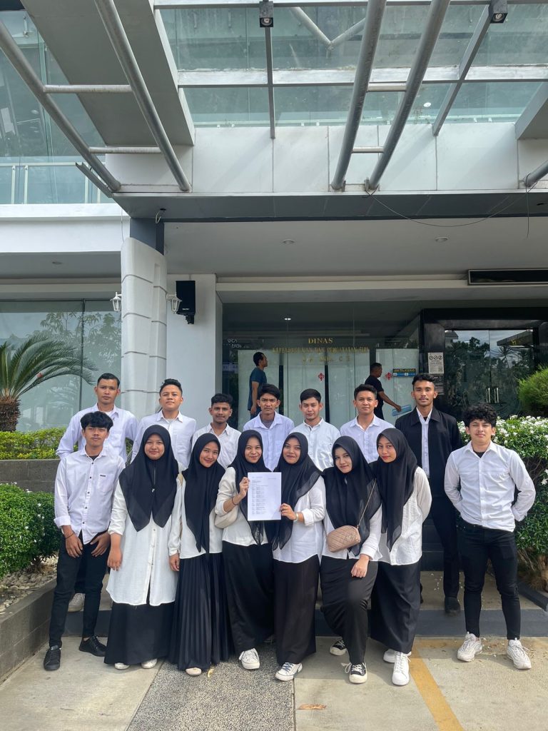 Gaji Tenaga Kebersihan di Bawah UMR, Mahasiswa UIN Ar-Raniry Somasi Pemko Banda Aceh