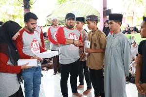 Pj Bupati dan Ketua LKKS Aceh Besar Bagi Hadiah untuk Pemenang Lomba HAN 2023