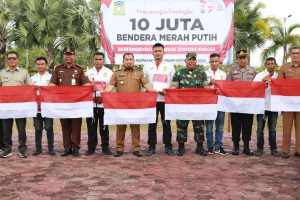 Pj Bupati Aceh Besar dan Forkopimda Launching Pencanangan 10 Juta Bendera Merah Putih