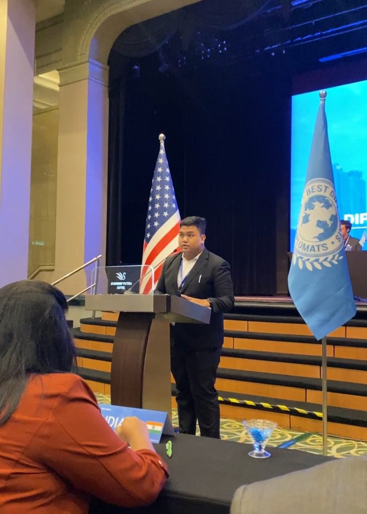 Mahasiswa FH USK Ikut Partisipasi di Forum Best Diplomats