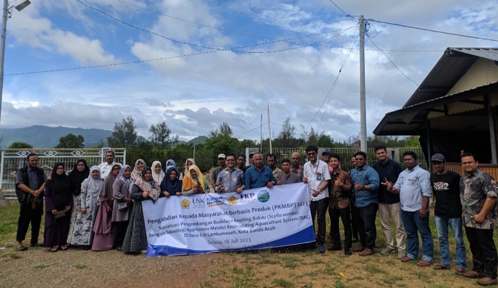Dosen USK transfer teknologi Budidaya Kepiting Sistem Apartemen RAS di Gampong Cot Lamkuweueh Banda Aceh