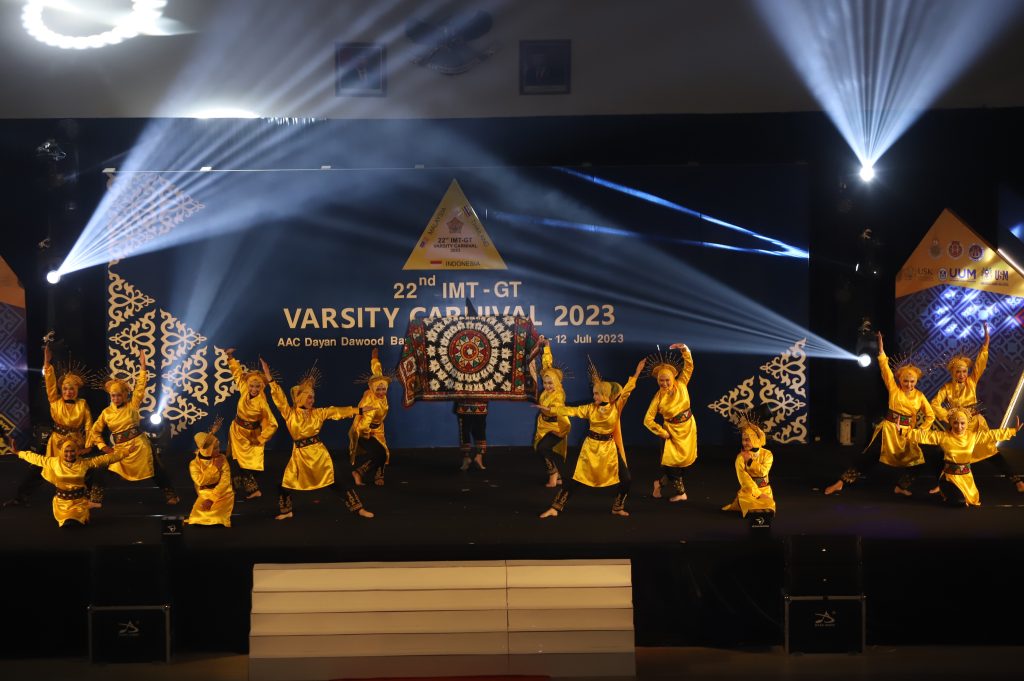 Tarian Tiga Negara Semarakan Opening Ceremony IMT-GT di USK