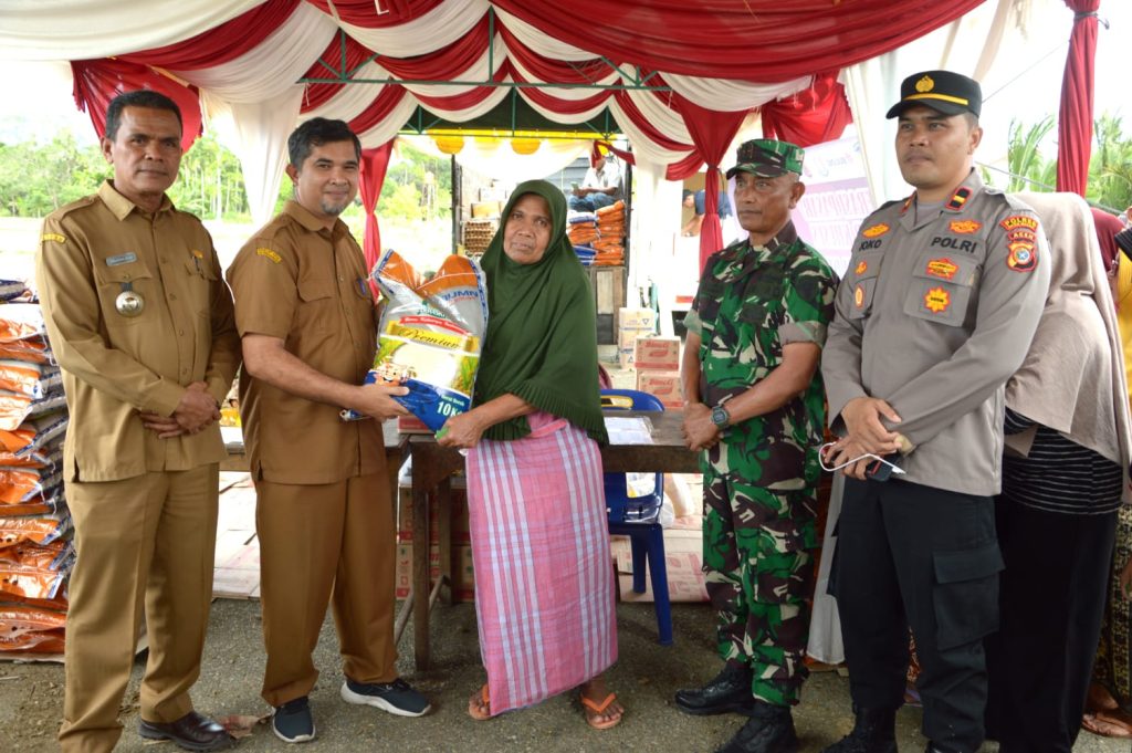 Pasar Murah Memperingati MoU Helsinki di Meureu Diserbu Warga