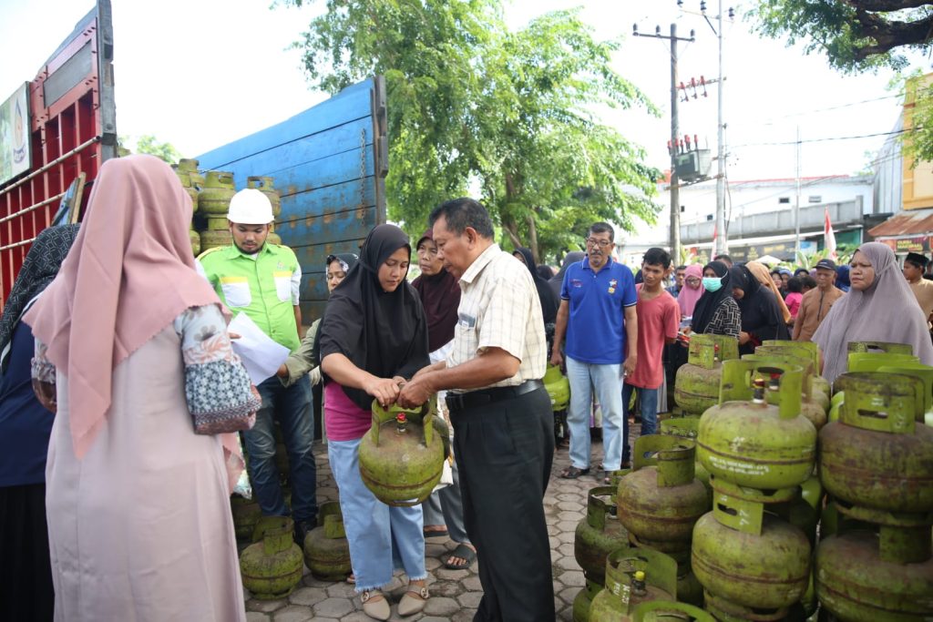 Warga Darul Imarah Serbu Operasi Pasar Gas Elpiji 3 Kg