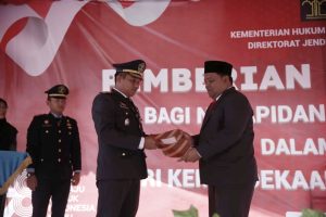Sekda Aceh Besar Serahkan Remisi Kepada 228 Napi Rutan Jantho