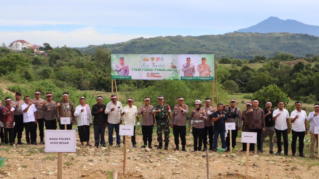 Peduli Penghijauan, Polres Aceh Besar Tanam 1000 Pohon