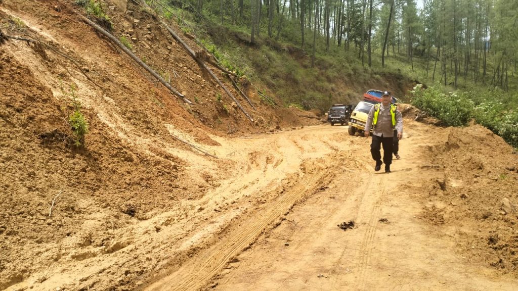 Jalan Nasional Takengon – Blang Kejeren Longsor, Polisi Datangi Lokasi