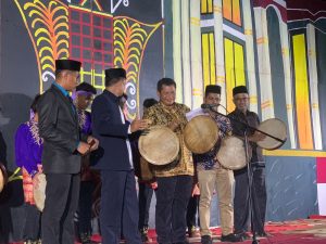 Kadinsos Aceh Besar Buka Pagelaran Seni Gembira Pondok Pesantren MSBS