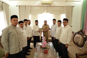 Pj Bupati Aceh Besar Terima Penghargaan dari Menteri Agama RI