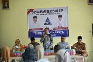 Wakil Ketua DPRK Isnaini Husda Sosialisasi Beasiswa PIP di SMP 8 Banda Aceh