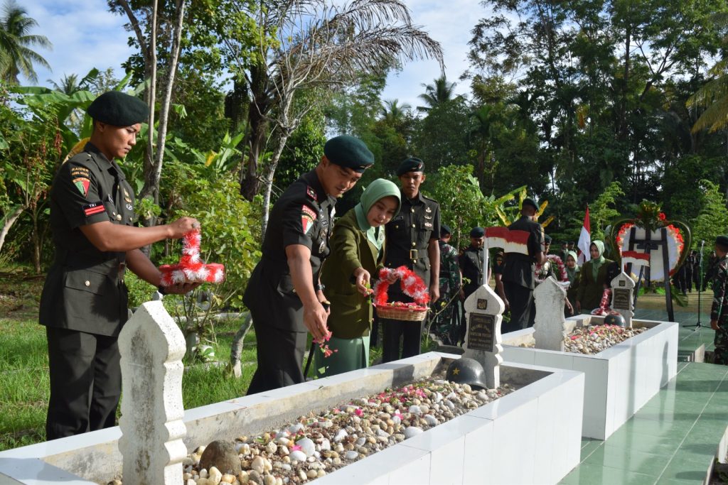 Sambut HUT Ke-77 Yonif RK 113/JS, Prajurit Badak Hitam  Ziarah ke TMP