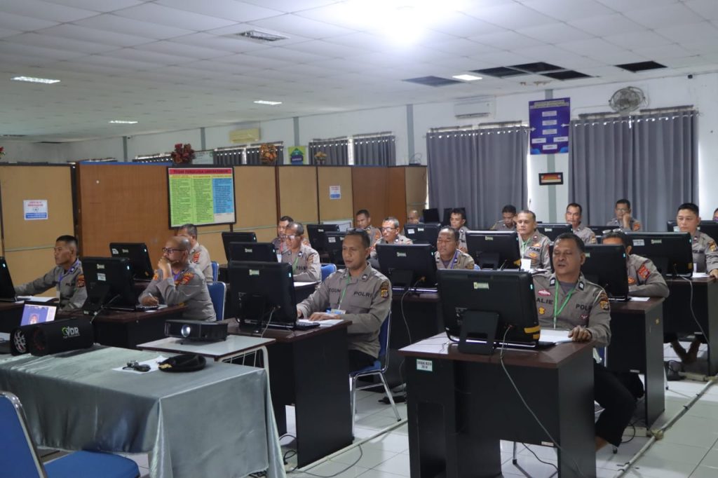 Peserta Seleksi PAG Dari Bintara Ke Perwira Polri Di Polda Aceh Mengikuti Tes Psikologi