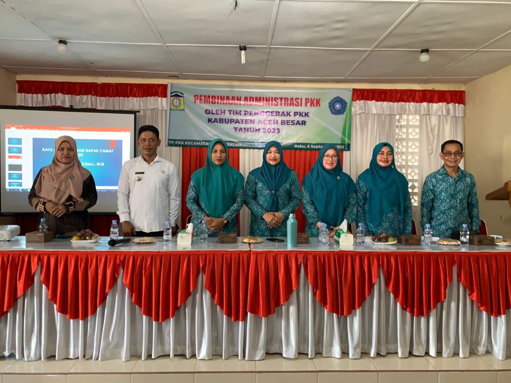 Pj Ketua TP-PKK Aceh Besar Bina Administrasi PKK Kecamatan Darussalam