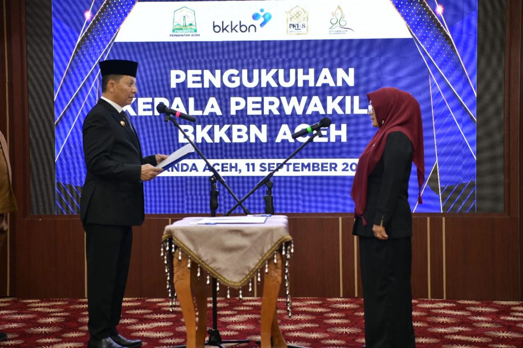 Penjabat Gubernur Achmad Marzuki Kukuhkan Kepala Perwakilan BKKBN Aceh yang Baru