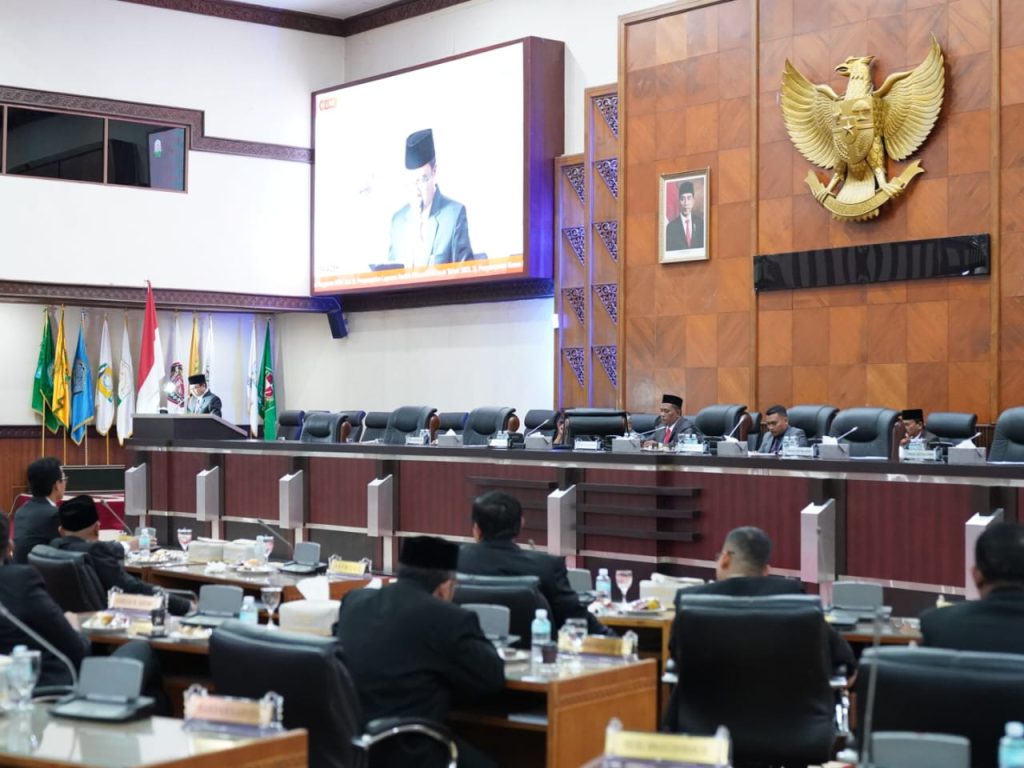 Asisten I Sampaikan Nota Keuangan dan Rancangan Qanun Aceh Tentang APBA 2024
