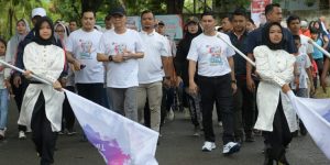 Pj Gubernur Aceh Ikut Jalan Santai PMI Bersama Ribuan Masyarakat