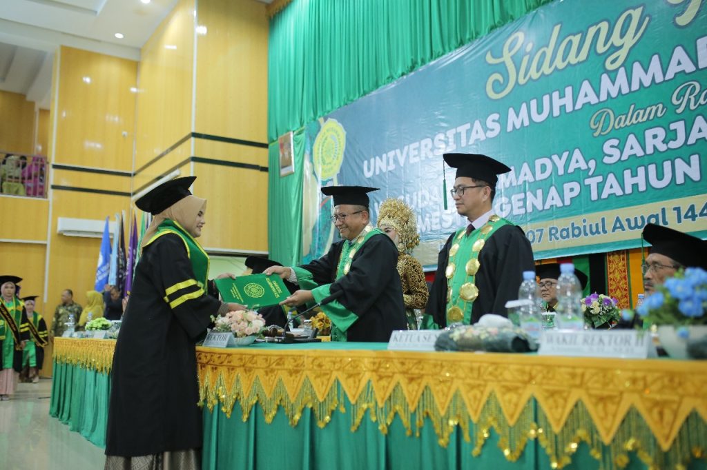 570 Lulusan Semester Genap Unmuha Diwisuda