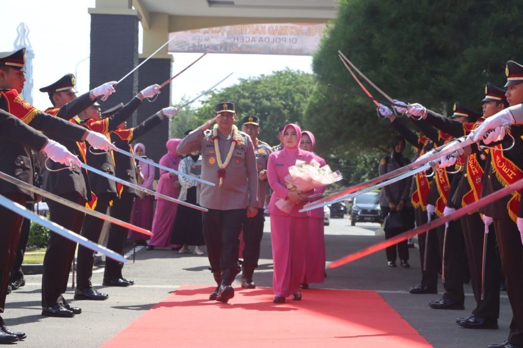 Upacara Farewell Parade Sertijab Kapolda Aceh Berlangsung Khidmat