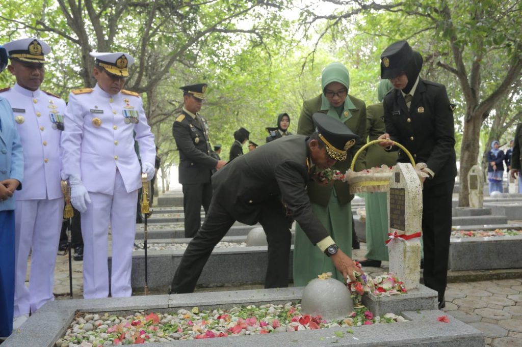 Pangdam IM Pimpin Ziarah Nasional di Taman Makam Pahlawan