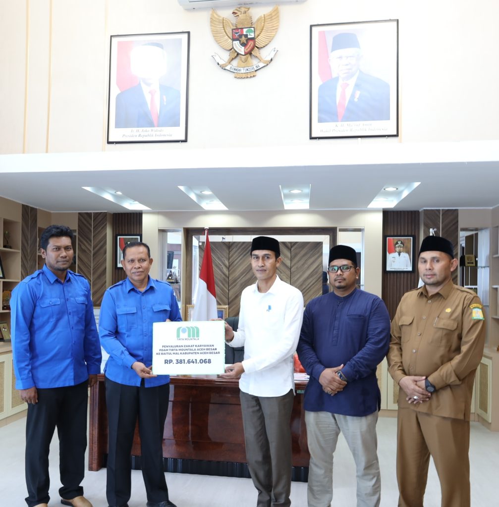 Karyawan PDAM Tirta Mountala Serahkan Zakat Rp 381 Juta ke Baitul Mal